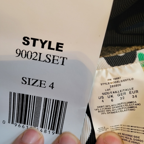 2-PIECE Penbrooke swimsuit in size 4 NWT (VBS) - Picture 4 of 5